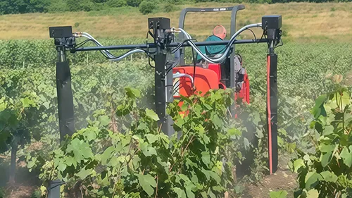 Maquinaria pulverizadora para viñedos de Francia